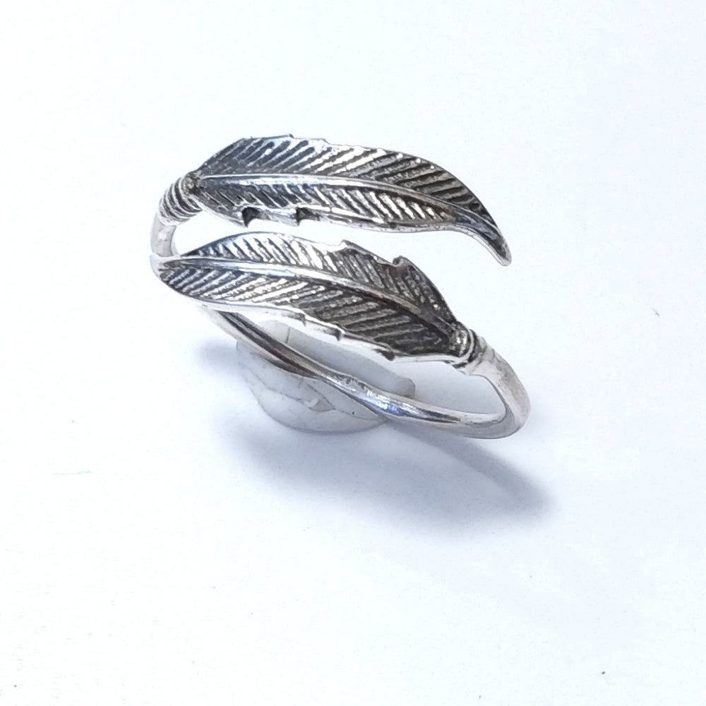 anello con piuma in argento