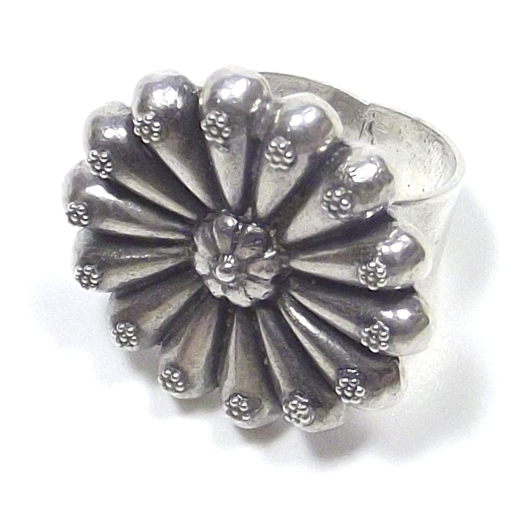 Anello etnico in argento tondo