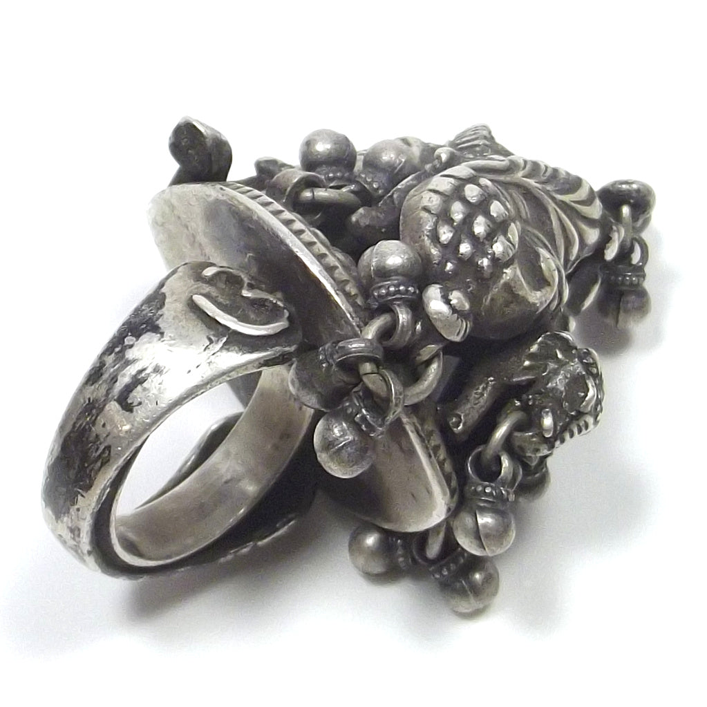 ANELLO GANESH con pavone antico in argento 925 – dettaglio