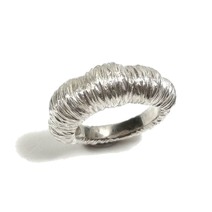 Fascia alta rigata e stilizzata in argento 925 | Gioielli contemporanei