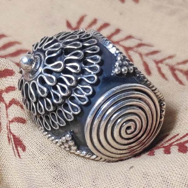 Anello etnico in argento con filigrana