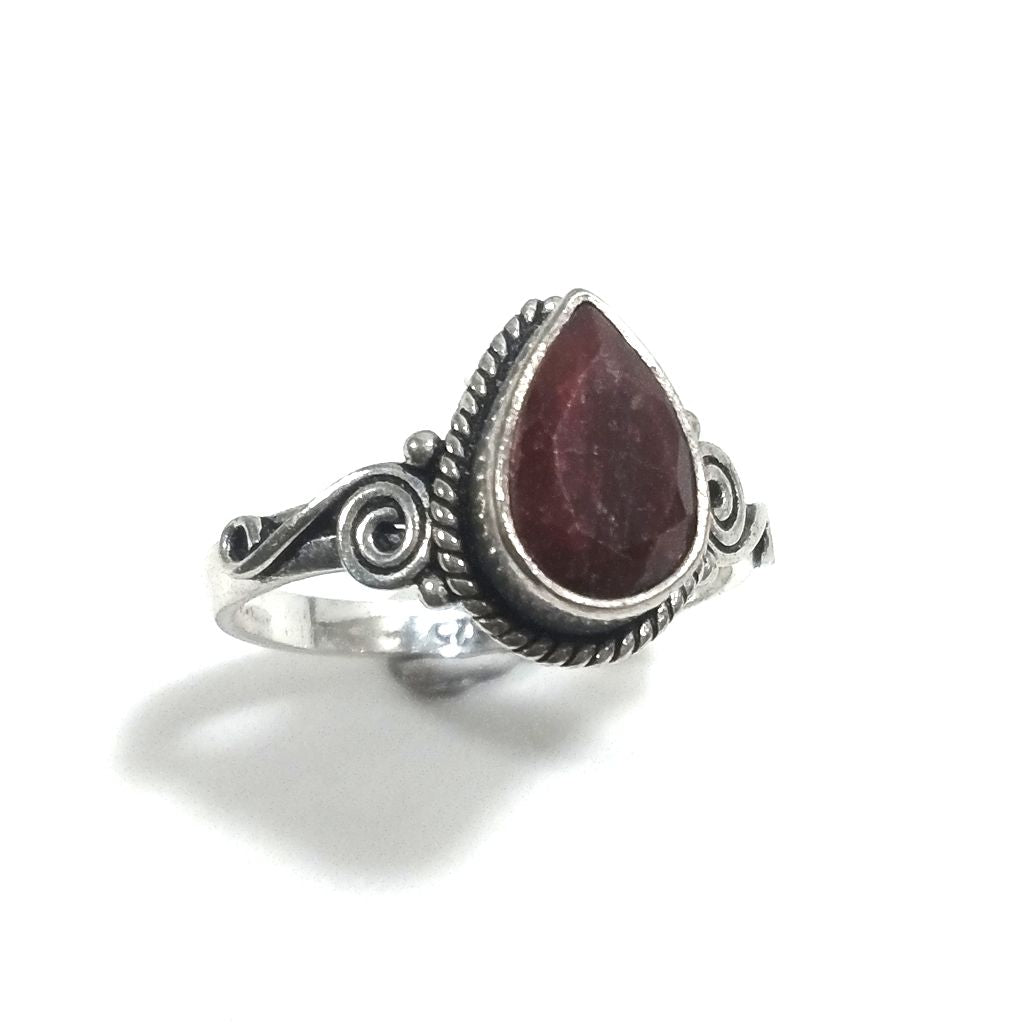 Anello con pietra in argento 925 con radice di rubino