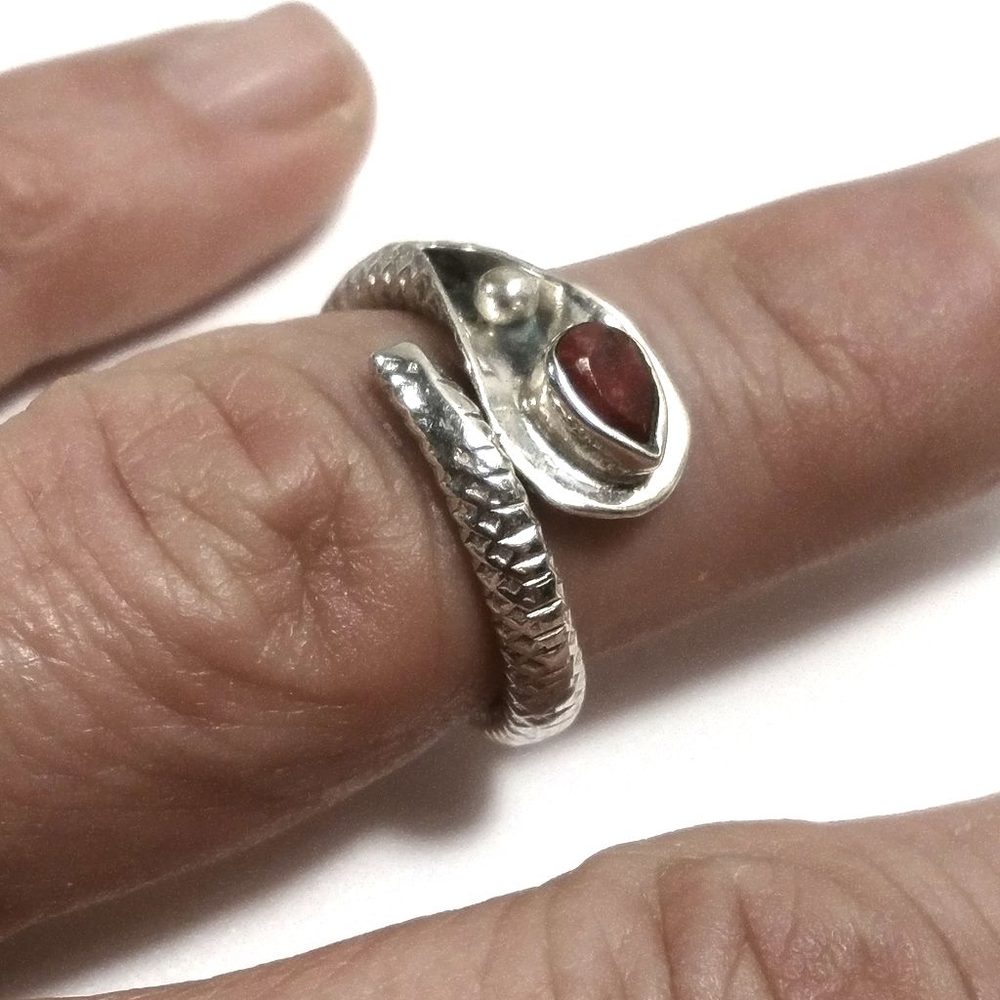 Anello Serpente con pietra in argento 925 - NAGUR radice di rubino