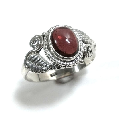 Anello con pietra in argento 925 con granato