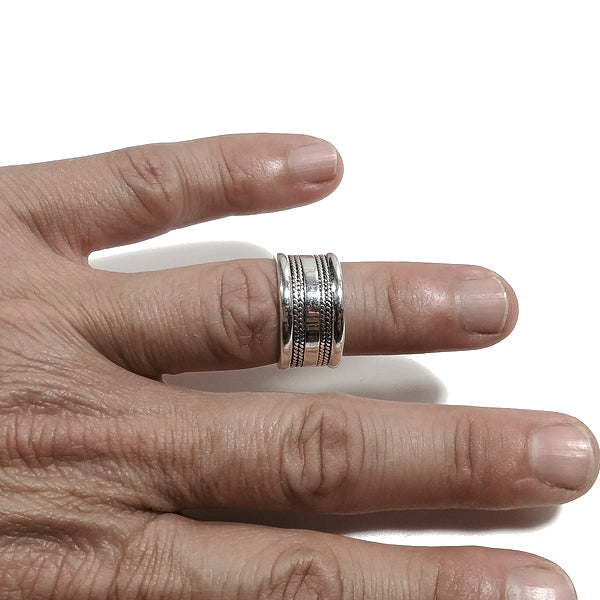 Anello fascia ETNICO in argento 925 con OM - AUM Mantra | GIOIELLI IN ARGENTO