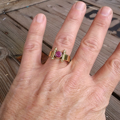 ANELLO etnico in ottone con pietra - KUNDAAN