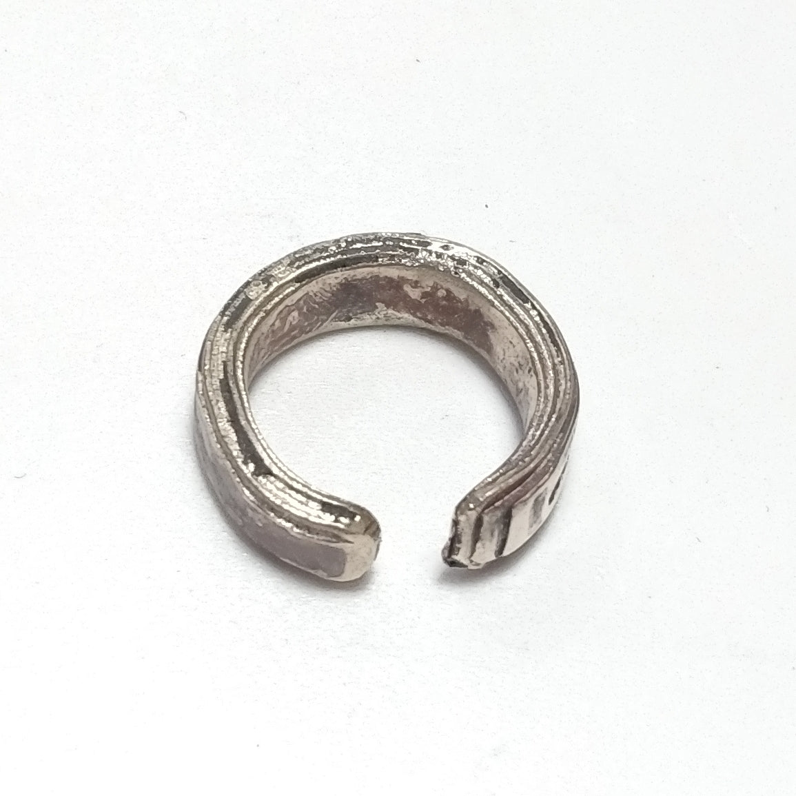 Anello a fascia artigianale uomo o donna bronzeage1968 – aperto