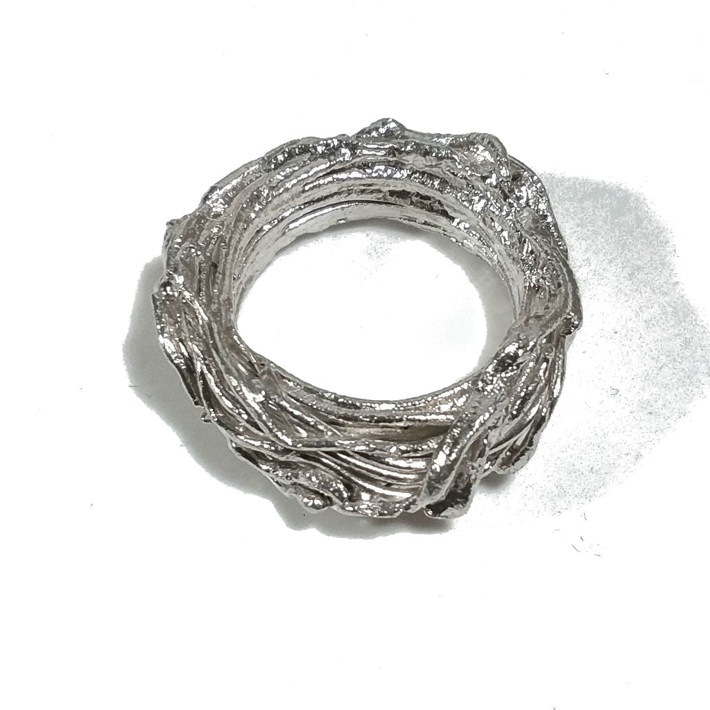Anello realizzato in argento 925 artigianalmente