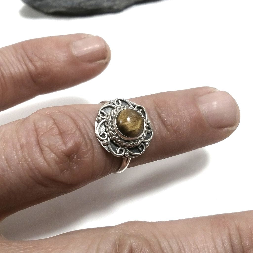 Anello con pietra in argento 925 con Granato, Ametista – vista indossata