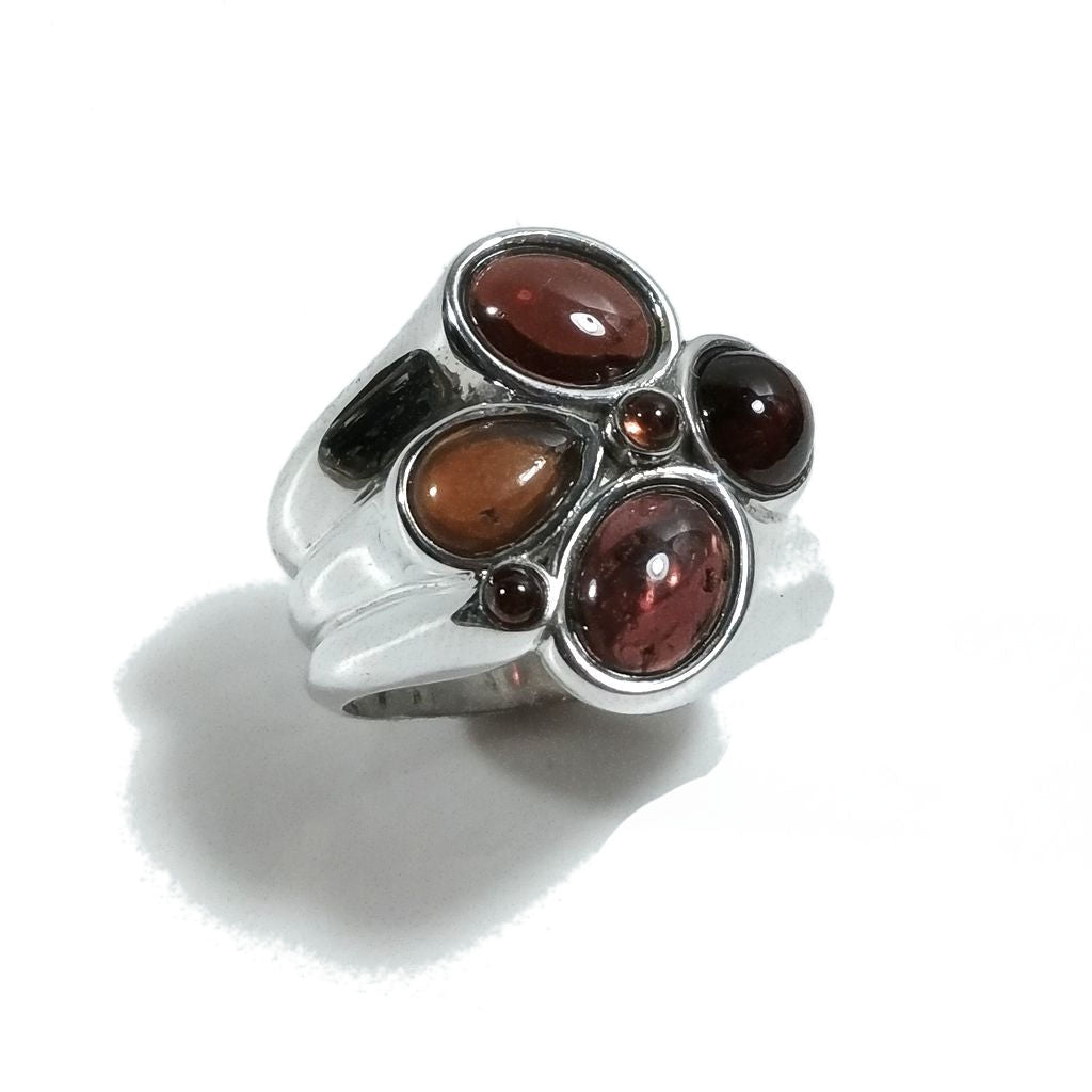 ANELLO artigianale in argento 925 con GRANATO cabouchon | Gioielli contemporanei