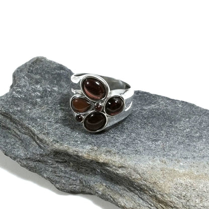 ANELLO artigianale in argento 925 con GRANATO cabouchon | Gioielli contemporanei