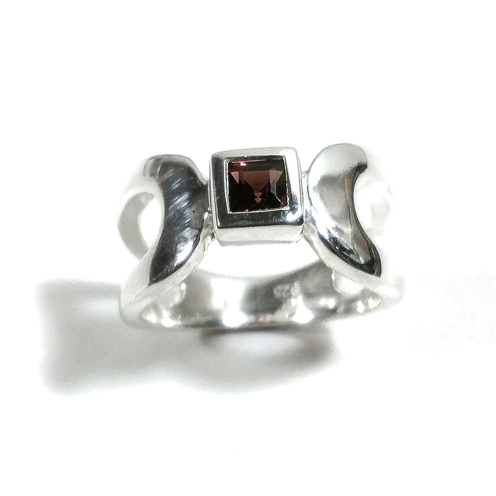 Anello a fascia con pietra sfaccettata in argento 925 - AYURNA – immagine6