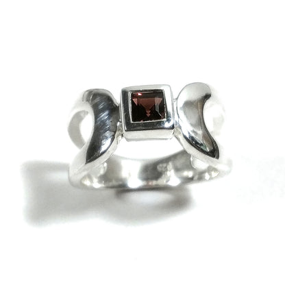 Anello a fascia con pietra sfaccettata in argento 925 - AYURNA – immagine6