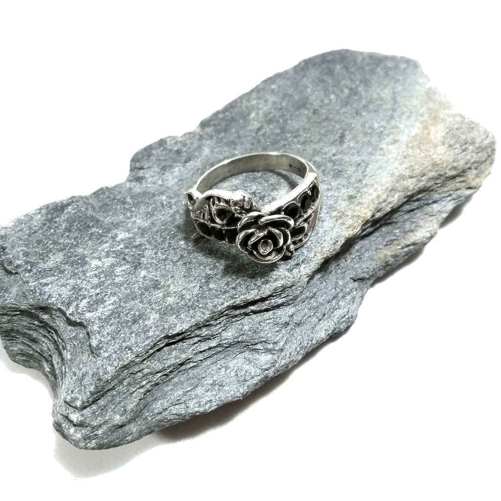 ROSA | Anello in argento 925 con FIORE pietra di luna, SPINELLO NERO | GIOIELLI