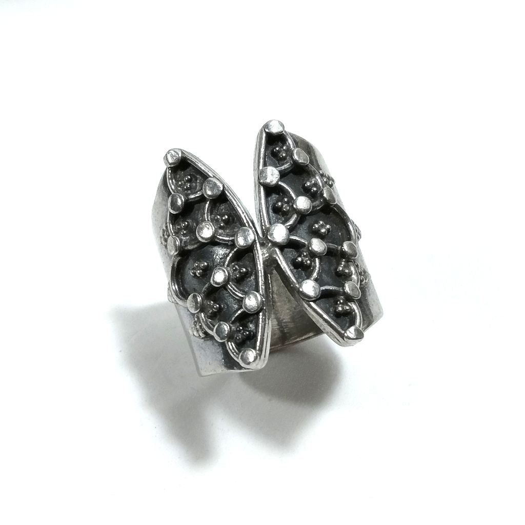 Anello in argento 925 a fascia larga decorata - KONNI