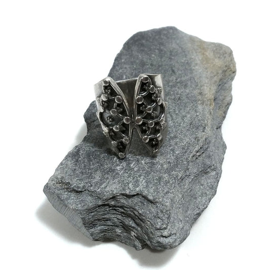 Anello in argento 925 a fascia larga decorata - KONNI