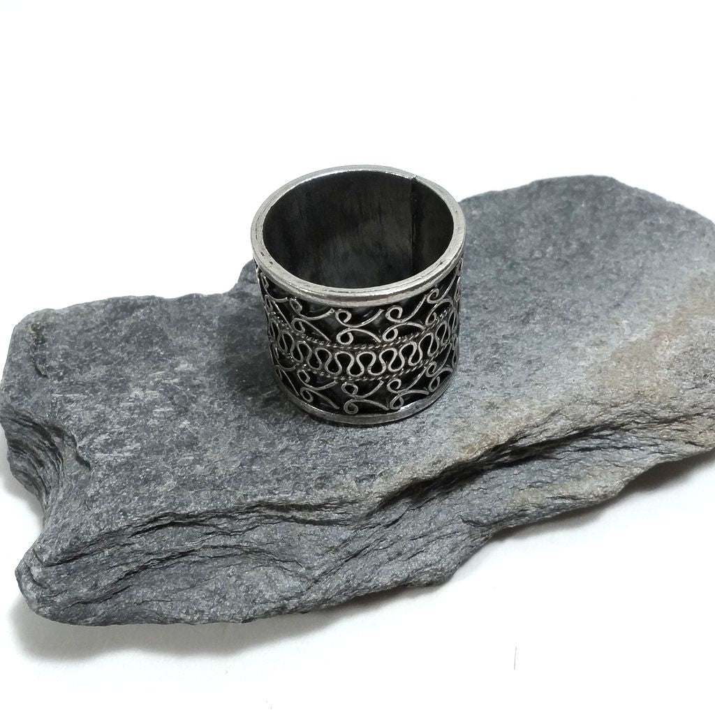 Anello a fascia alta in argento 925 con filigrana - PINDAYA