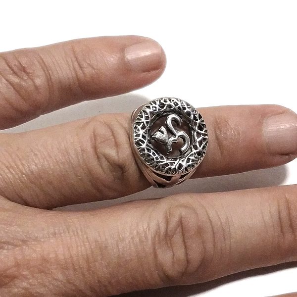 Anello ETNICO in argento 925 con OM - AUM Mantra | GIOIELLI IN ARGENTO