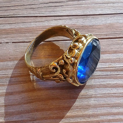 ANELLO con pietra AANGA in ottone color oro – cristallo blu