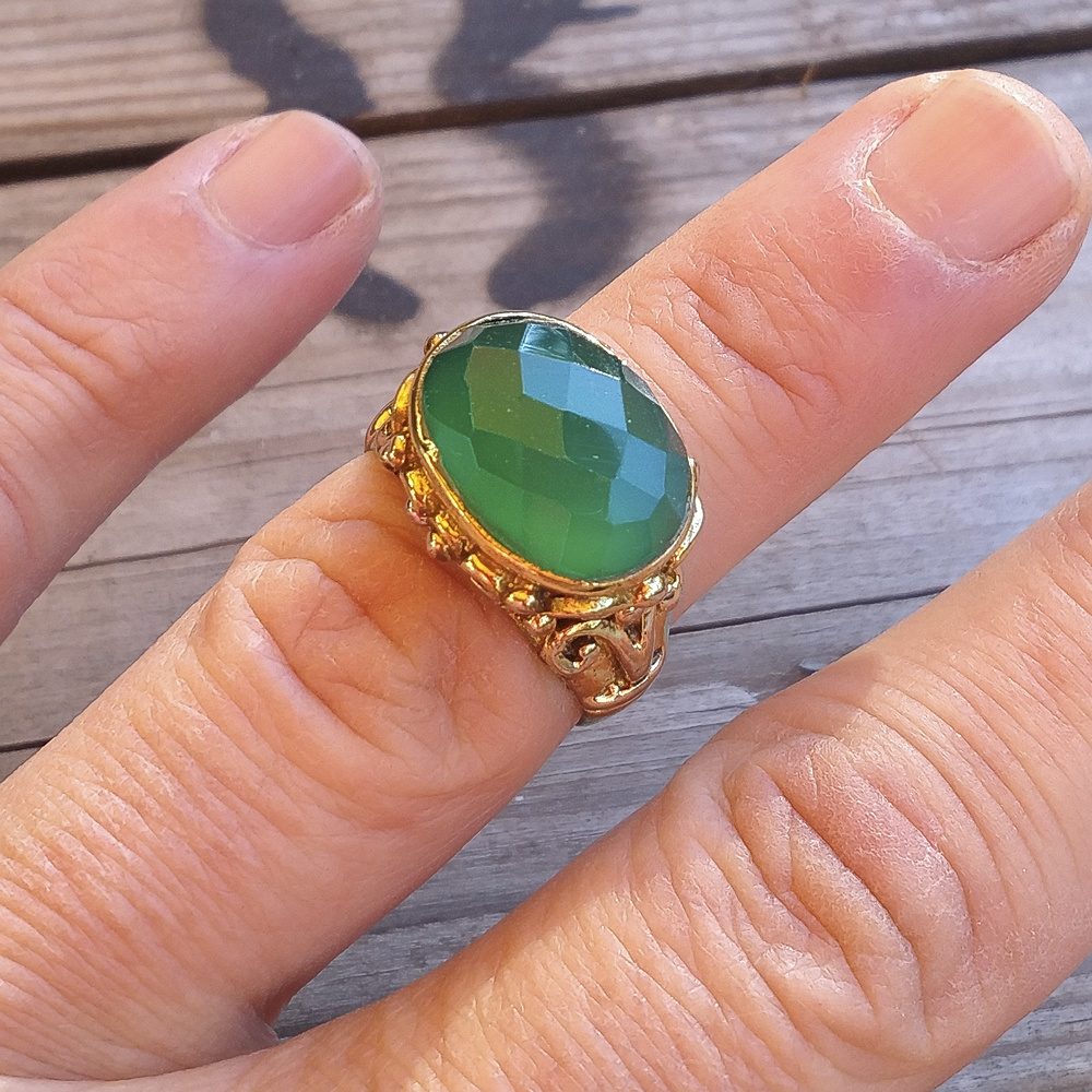 ANELLO con pietra AANGA in ottone color oro – agata verde