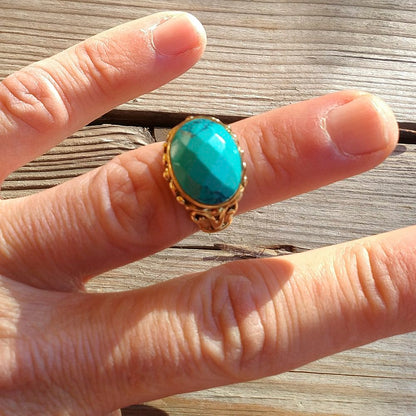 ANELLO con pietra AANGA in ottone color oro – howlite turchese