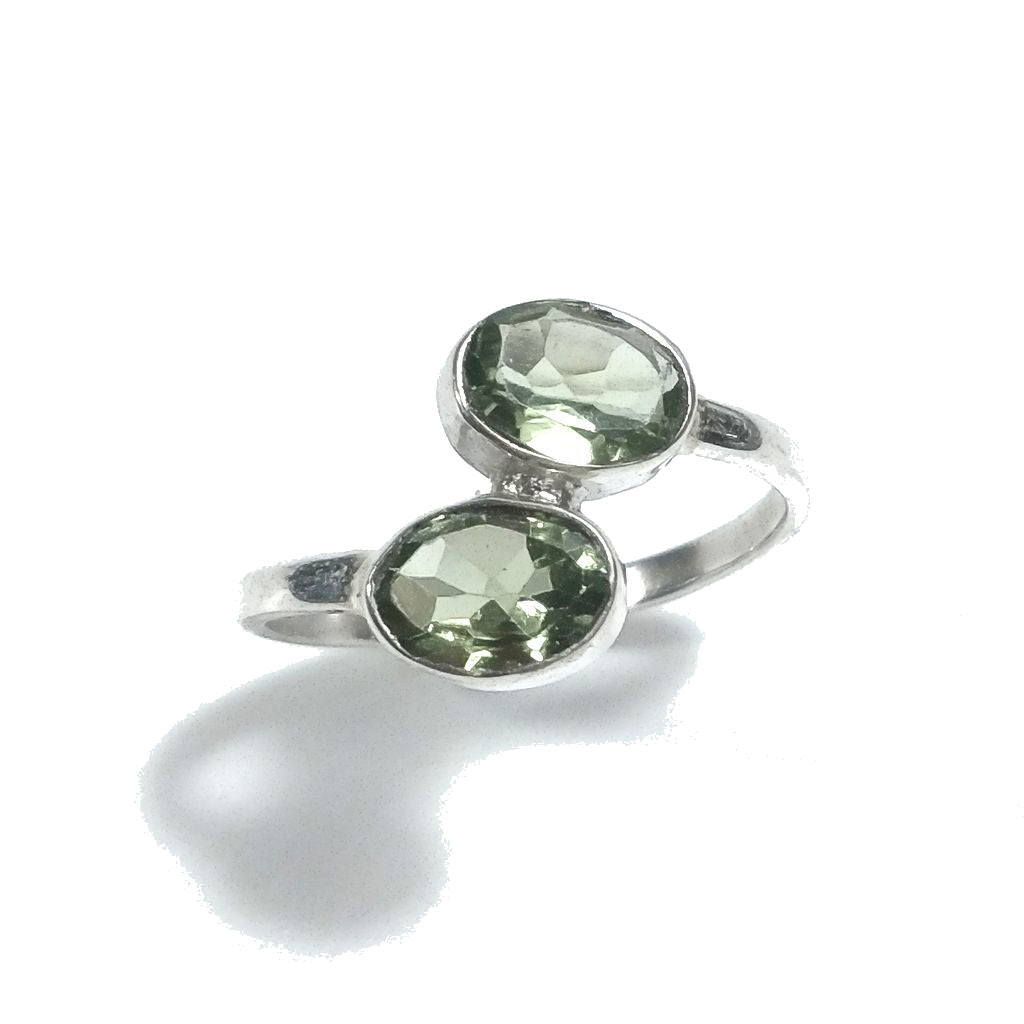 ANELLO CONTRARIE' artigianale in argento 925 con pietra