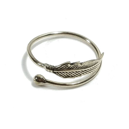 Anello con piuma regolabile 
