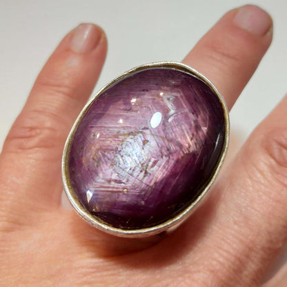 Anello con pietra bronzeage1968 GARWHA – rubino stellato