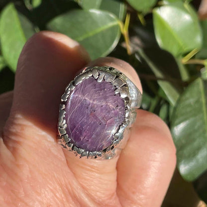 Anello artigianale con Rubino stellato in argento 925 - Pezzo unico