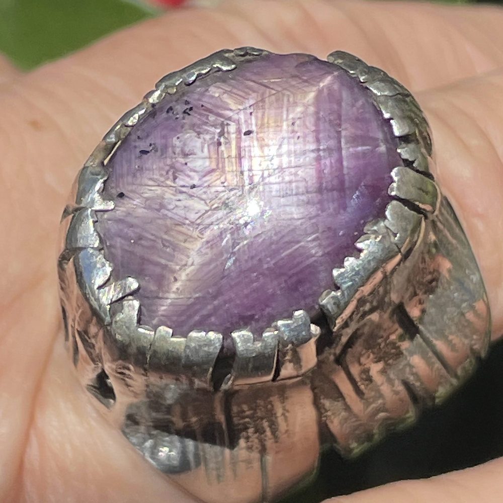 Anello artigianale con Rubino stellato in argento 925 - Pezzo unico