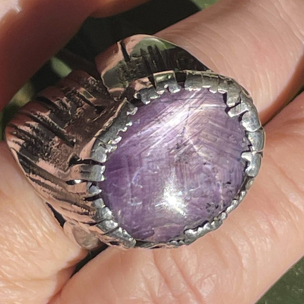 Anello artigianale con Rubino stellato in argento 925 - Pezzo unico