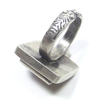 Anello SIGILLO ETNICO argento antico emblema elefante – fascia lavorata