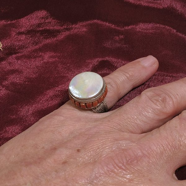 Anello TIBETANO DAWA con CORALLO in argento 925 | Gioielli etnici