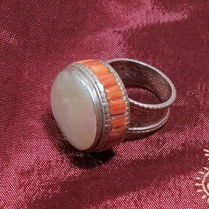 Anello TIBETANO DAWA con CORALLO in argento 925 | Gioielli etnici