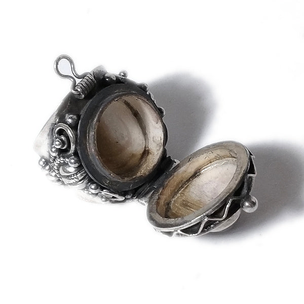 ANELLO ORISSA argento 925 veleno puntinato con pietra | Gioielli etniciANELLO ORISSA argento 925 veleno puntinato con pietra | Gioielli etnici