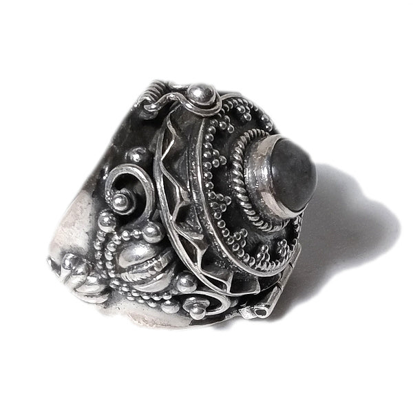 ANELLO ORISSA argento 925 veleno puntinato con pietra | Gioielli etniciANELLO ORISSA argento 925 veleno puntinato con pietra | Gioielli etnici