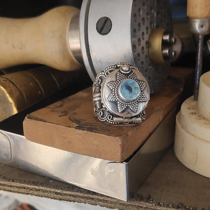 Anello PSYLLO veleno in argento 925 con topazio azzurro