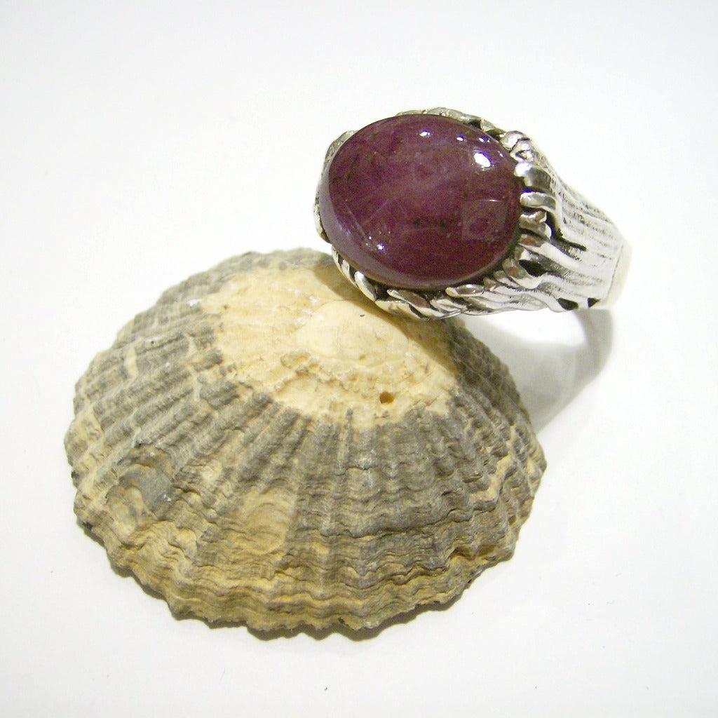 Anello in Argento con Rubino stellato