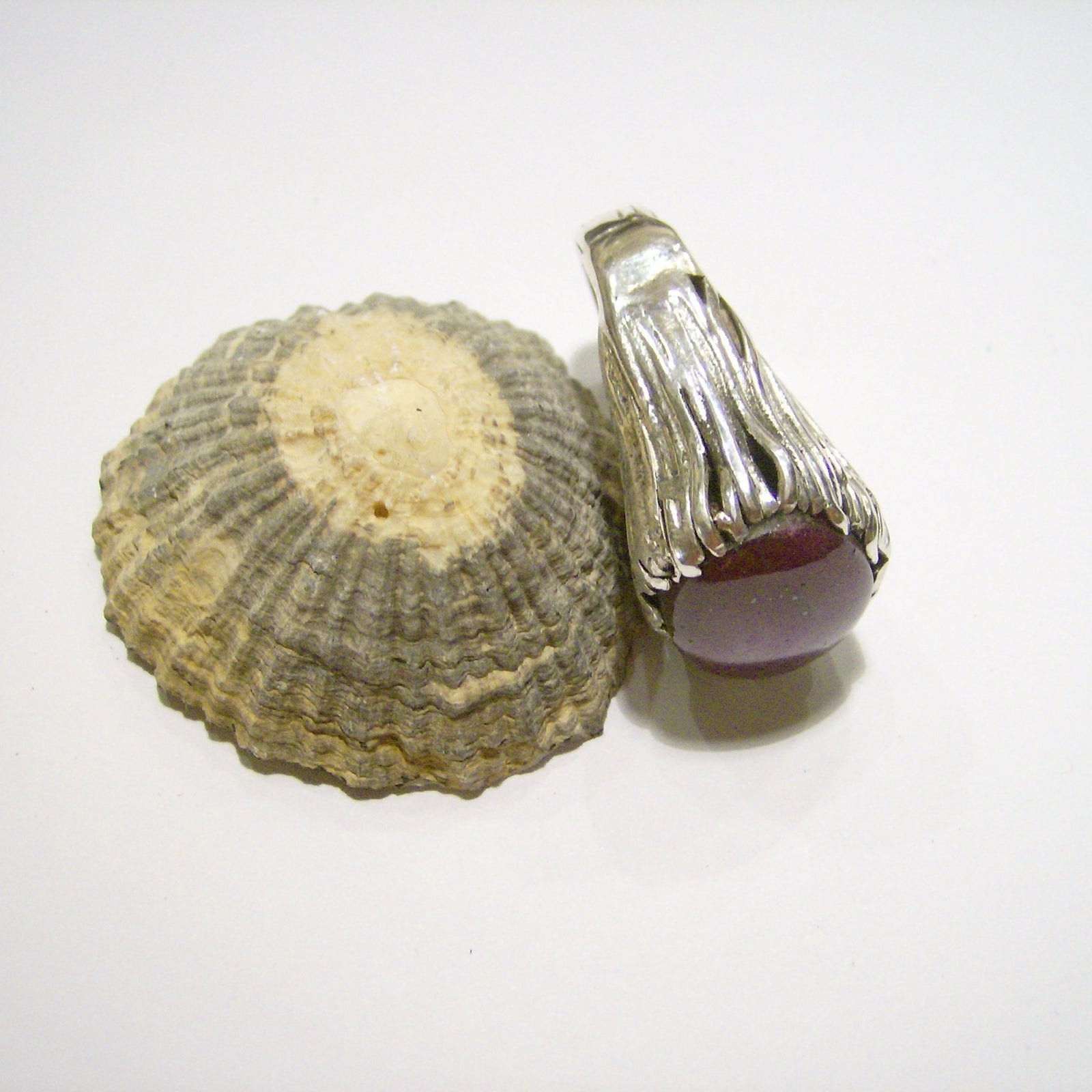 Anello in Argento con Rubino stellato