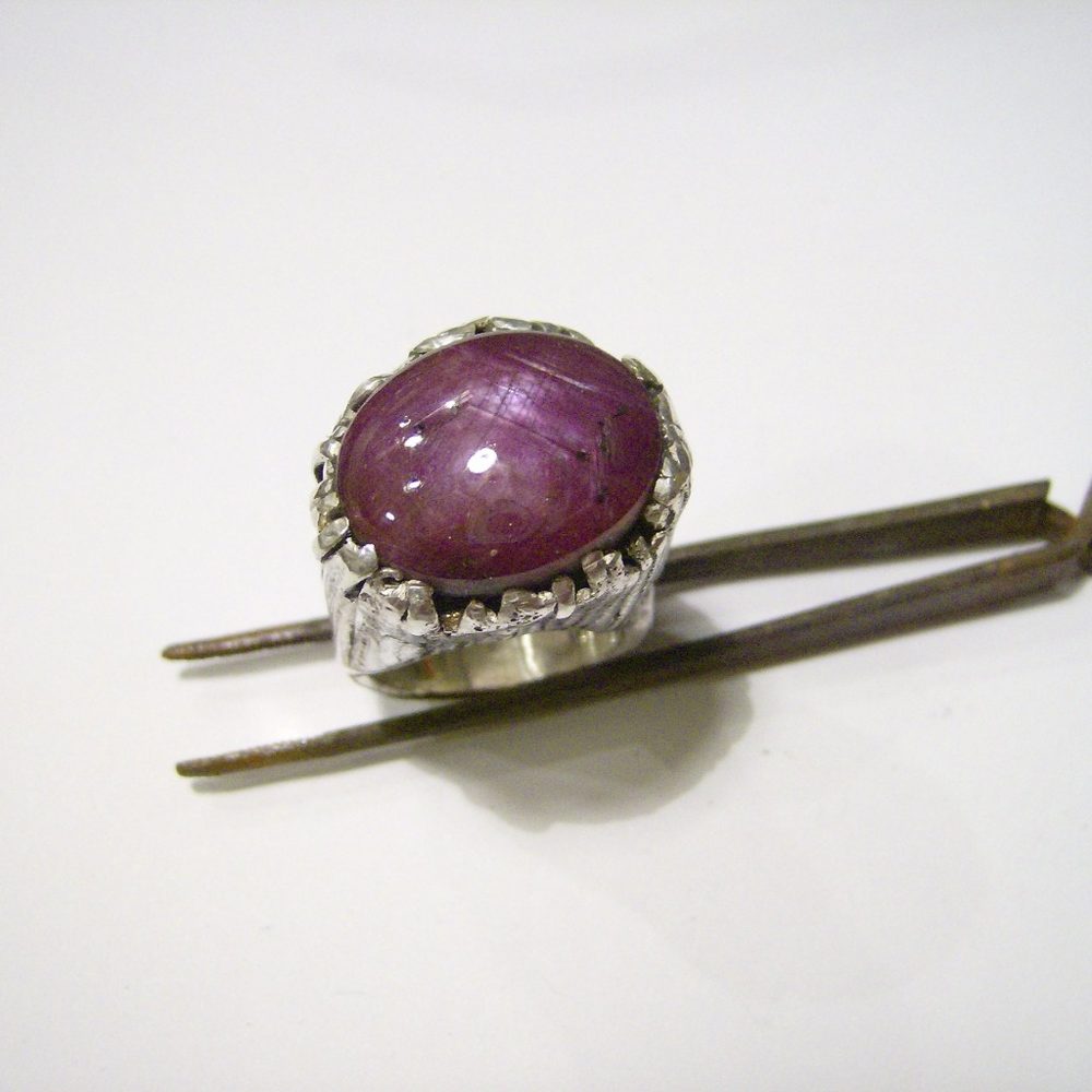 Anello in Argento con Rubino stellato