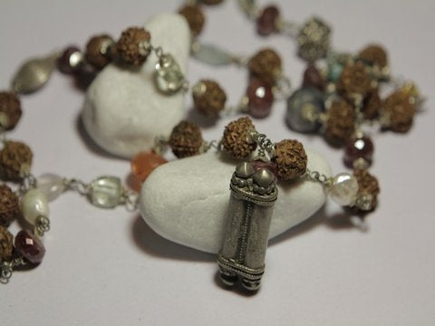 freeitalianjewels - Collana etnica in argento con rudre, pietre dure e porta preghiere - ilmondodiwit - Collana