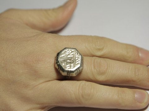 anello con moneta moghul argento