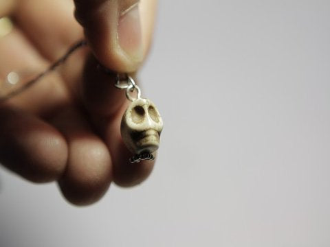 Bracciale argento con teschio in pietra – immagine2