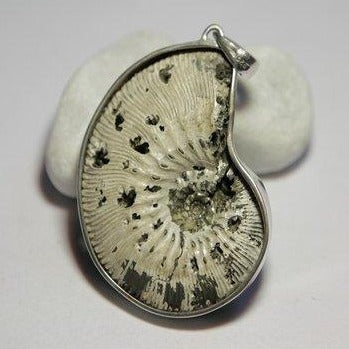 Ciondolo AMMONITE PYRITE - ilmondodiwit - Ciondolo