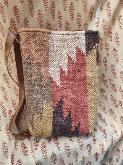 Borsa KAILASH  artigianale realizzato con KILIM e Cuoio