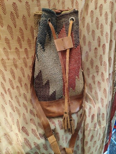 Tracolla/Zaino SUFI a SECCHIELLO artigianale realizzato con KILIM e Cuoio