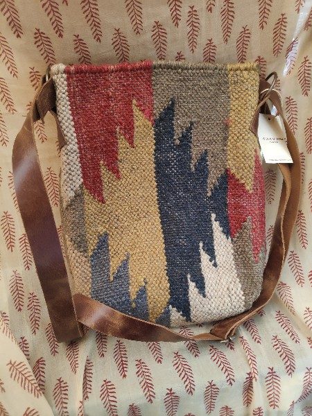 Borsa KAILASH  artigianale realizzato con KILIM e Cuoio