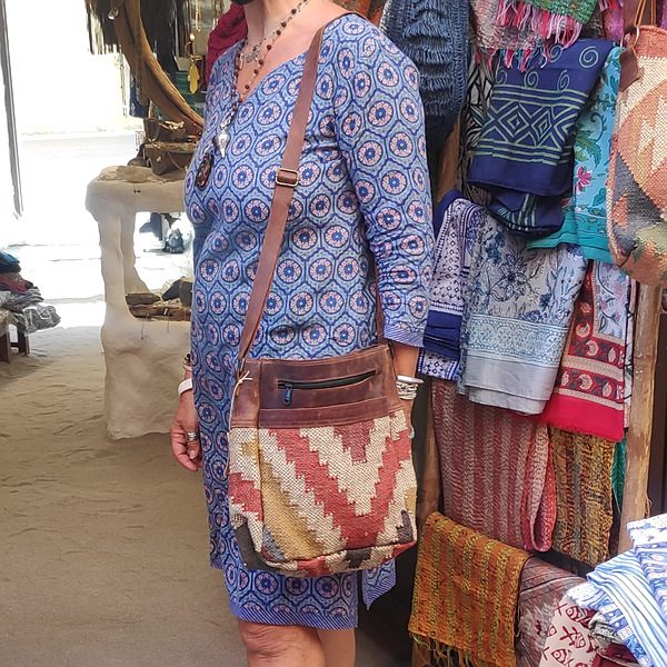 Borsa artigianale realizzato con KILIM e Cuoio