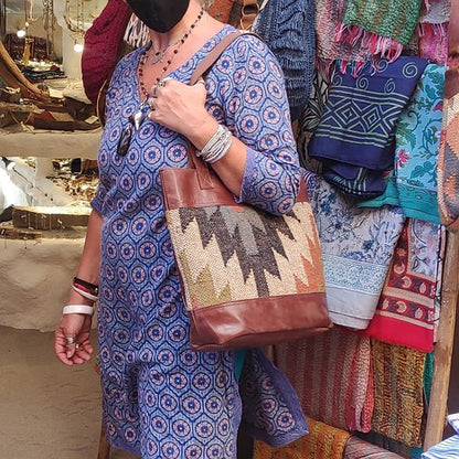 Borsa artigianale realizzato con KILIM e Cuoio – immagine1