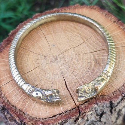 Bracciale rigido etnico in ottone Leela